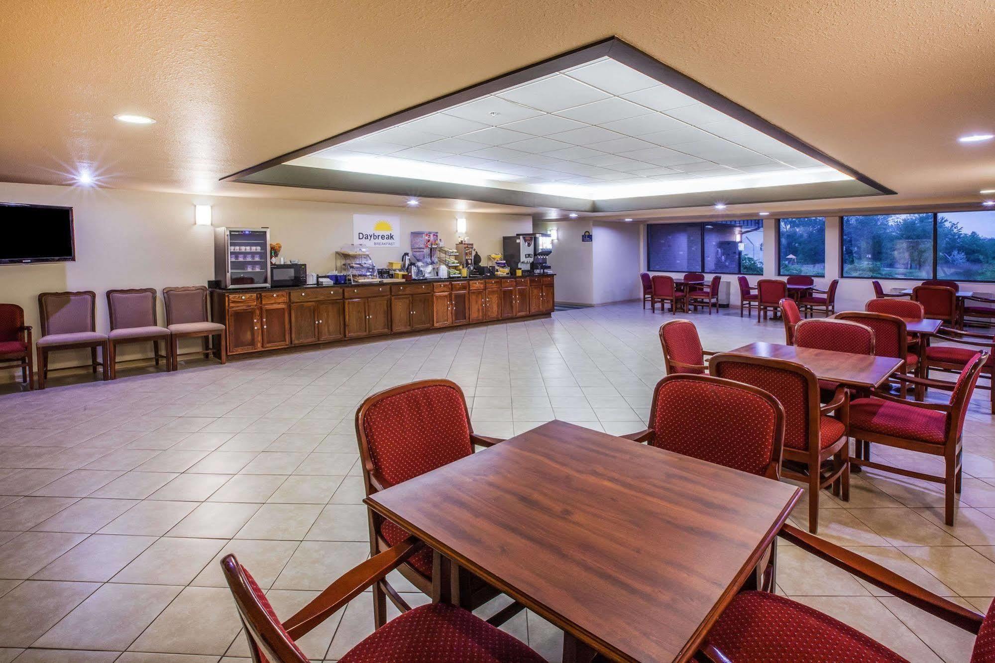 Days Inn By Wyndham Midland Exterior foto